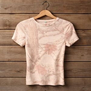 Hollister Cream and Brown Camouflage Short Sleeve Tee